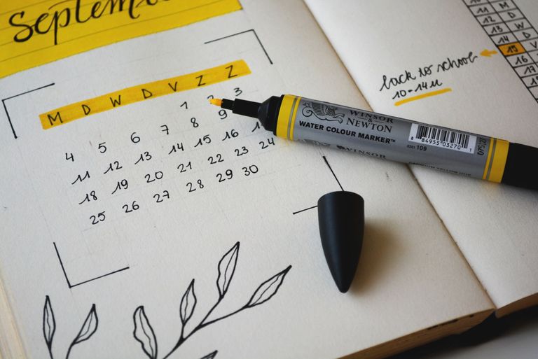 A well drawn artsy calendar on dot paper