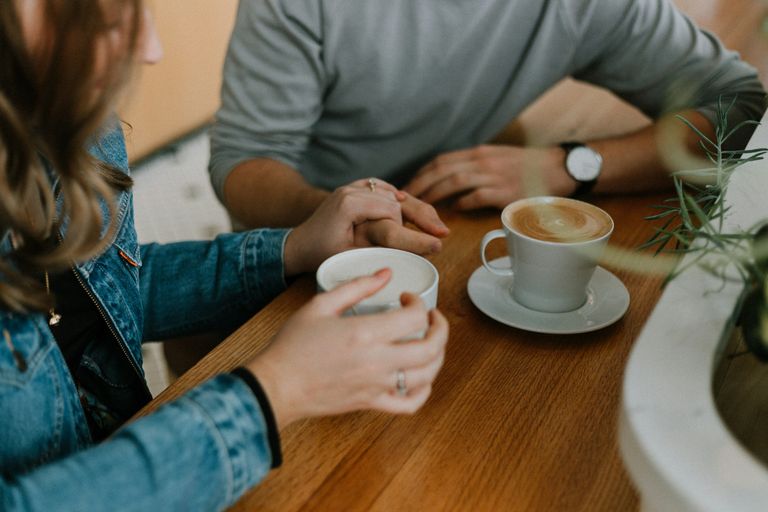 Coffee shop date between a man and a woman